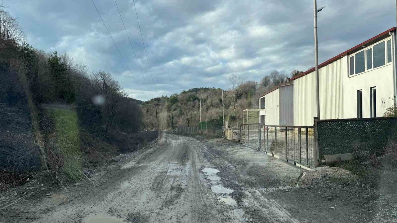 Kıyıcak Mahallesi Kavaklıdere Sokak'ta yağış sonrası çamur sorunu: 50 hanenin ulaşımı aksıyor