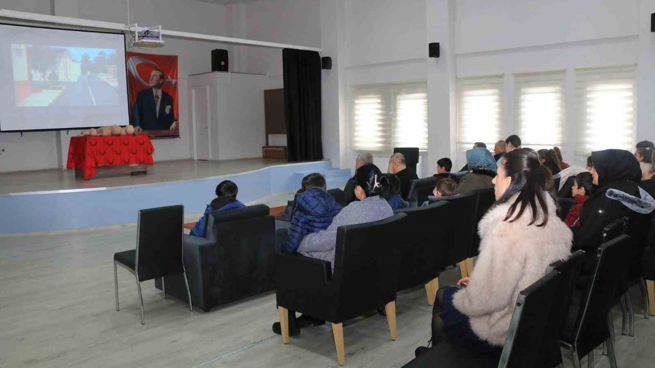 Kızılay'dan Çocuk Evleri Sitesi'ndeki çocuklara ilk yardım eğitimi