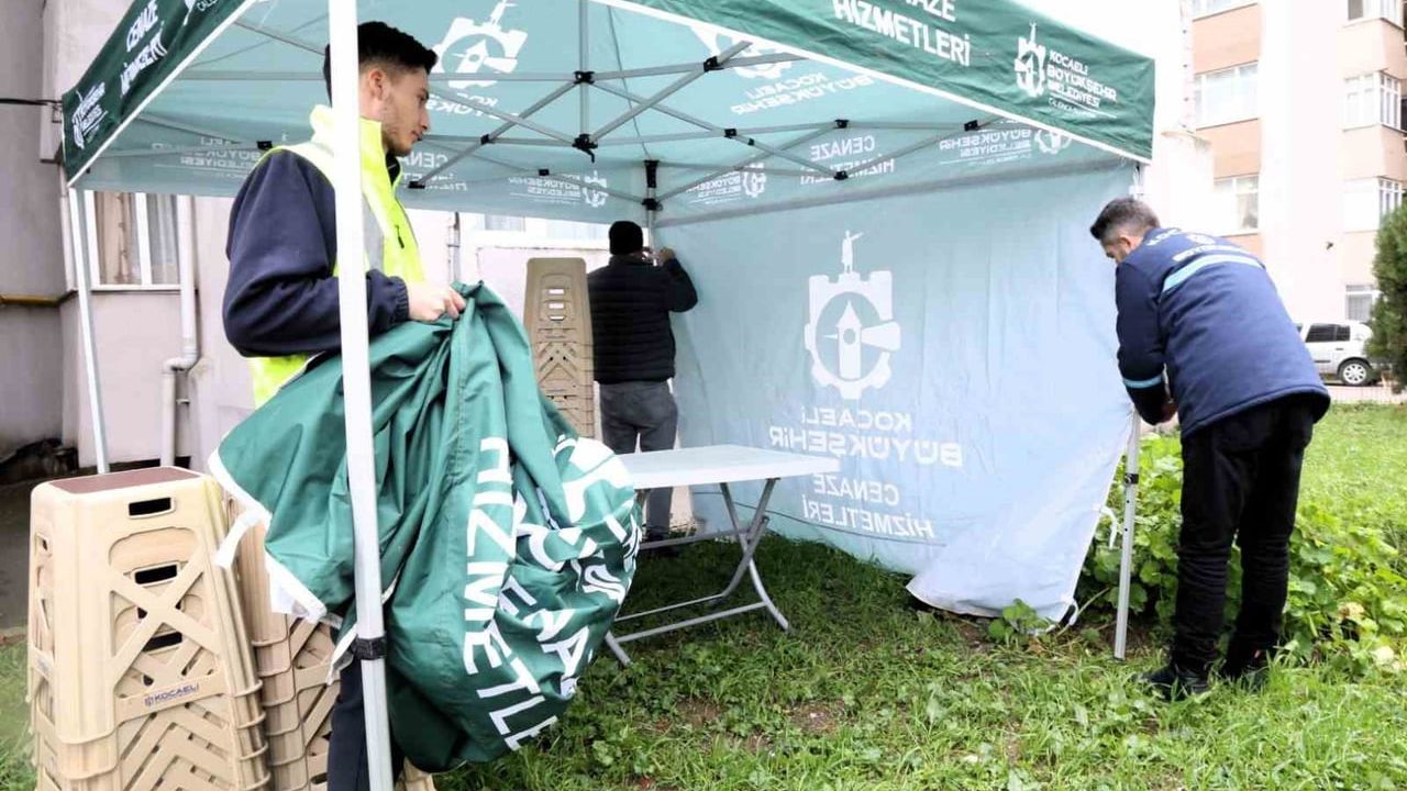 Kocaeli Büyükşehir Belediyesi taziye sürecinde vatandaşlara destek veriyor
