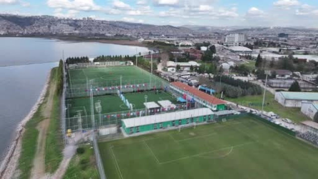Kocaeli Büyükşehir yenilenen 3.500 m² Kocaelispor Vinsan Altyapı Tesislerini tanıttı