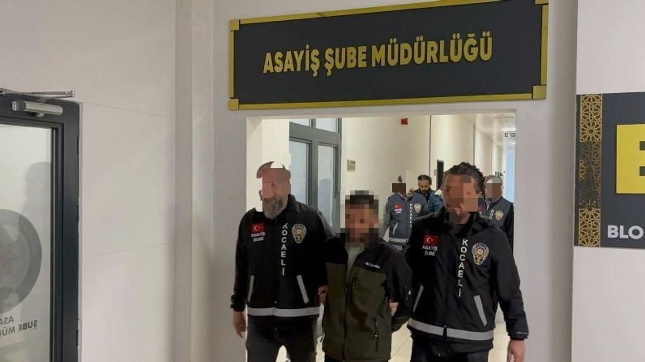 Kocaeli'de cinayet davası: Sanığın eşi, maktulün ısrarla mesaj attığını söyledi