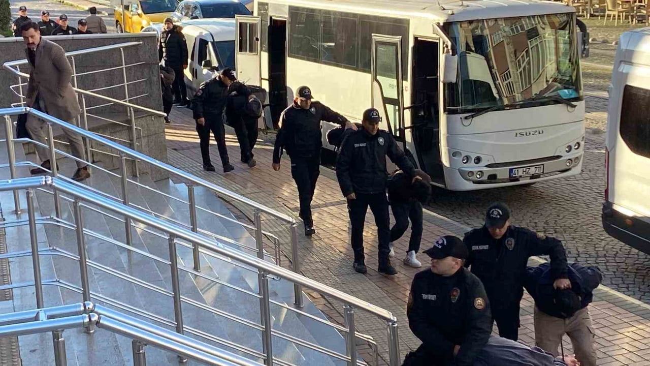 Kocaeli'de DEAŞ ve El Kaide operasyonunda 11 şüpheli adliyeye sevk edildi