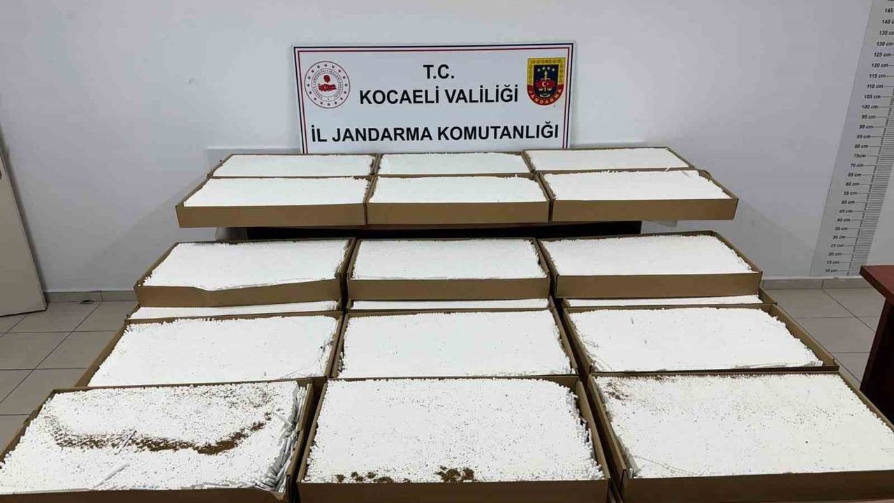 Kocaeli'de durdurulan araçta 1 milyon makaron ele geçirildi