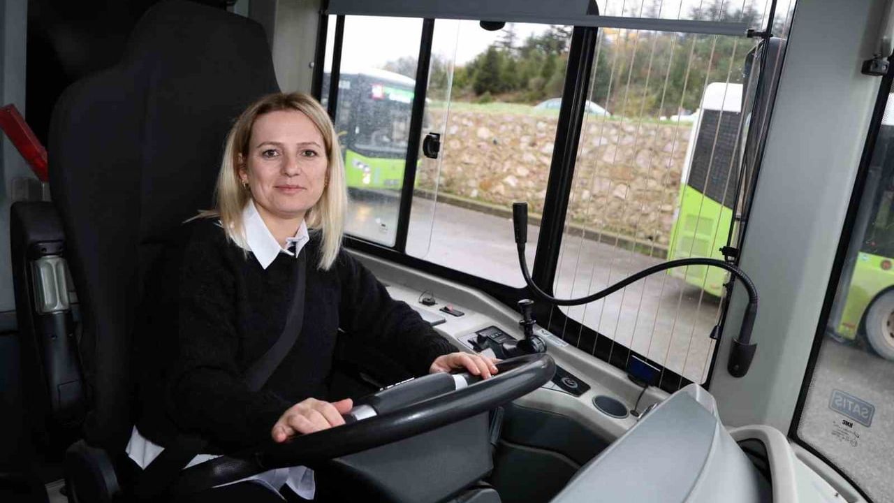 Kocaeli'de kadın otobüs sürücüleri toplu taşımaya değer katıyor