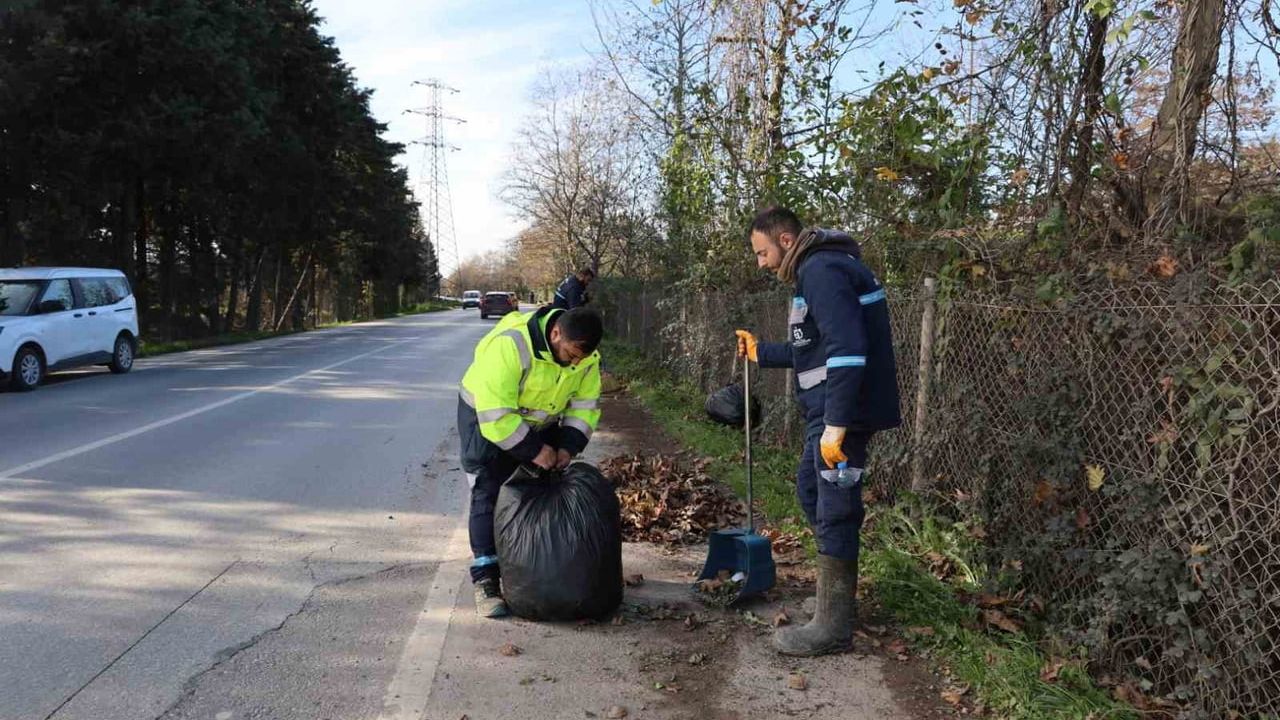 Kocaeli'de Kaldırım ve Yol Kenarı Temizliğiyle Kent Estetiği ve Yaya Güvenliği Artıyor