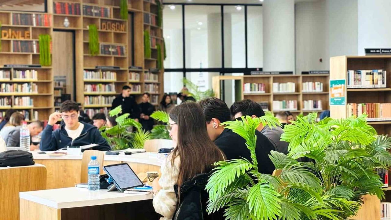 Kocaeli'de yarıyıl tatilinde kütüphaneler gençlerin çalışma ve sosyalleşme merkezi oldu