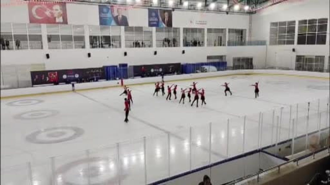 Kocaeli kulüpleri Senkronize Buz Pateni Türkiye Şampiyonası'nda üç kategoride Türkiye şampiyonu oldu