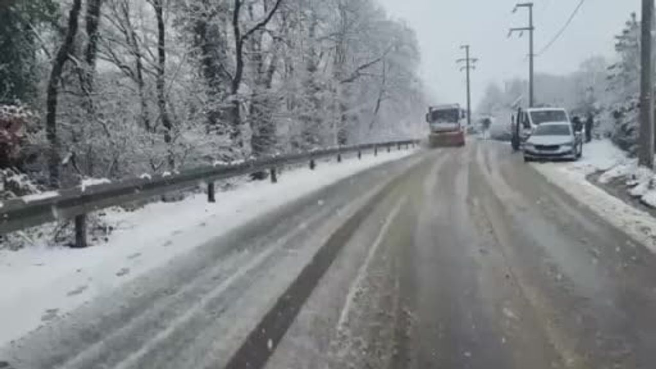 Kocaeli’nin yüksek kesimlerinde kar etkili; Kartepe Kuzuyayla'da sıcaklık eksi 6 dereceye düştü
