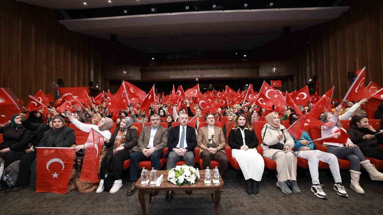 Kocaeli seminerinde uyarı: Akran zorbalığı okulun yanı sıra evde de başlayabiliyor