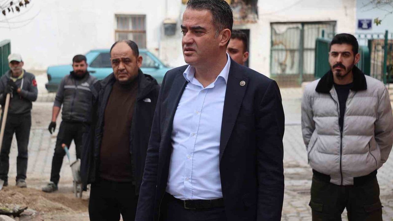 Koçarlı’da Kule Sokağı’nda tarihi dokuya uygun yol yenileme çalışmaları başladı