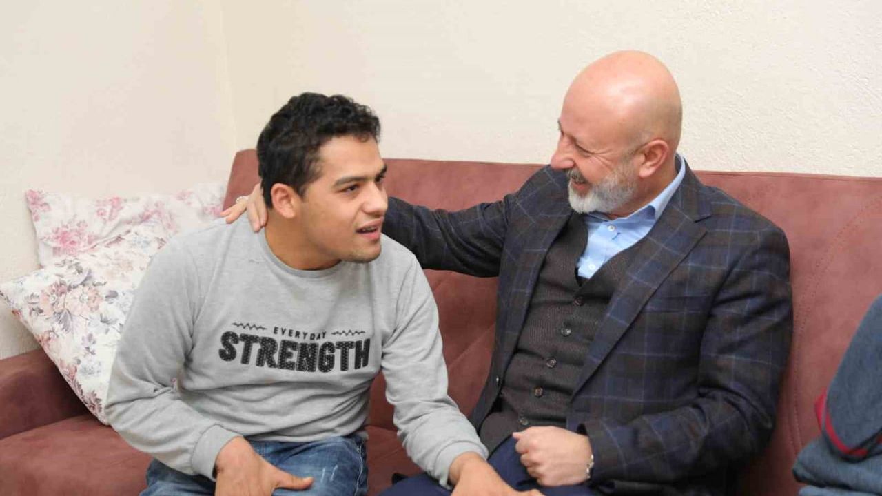 Kocasinan'ın 'Engelsiz Nakil Aracı' engelli vatandaşların akülü araçlarına yerinde destek sağlıyor