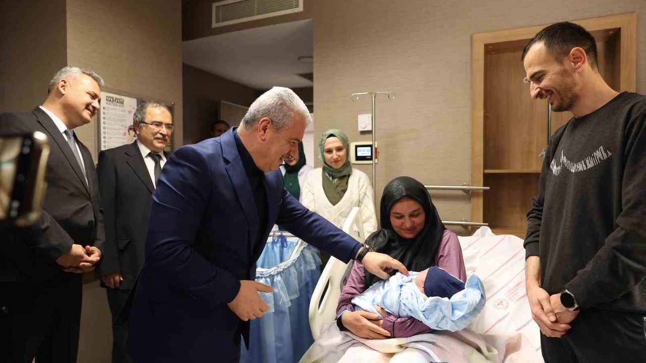 Konya’da 2026'nın ilk bebeği Alparslan: 3 kilo 10 gram doğdu