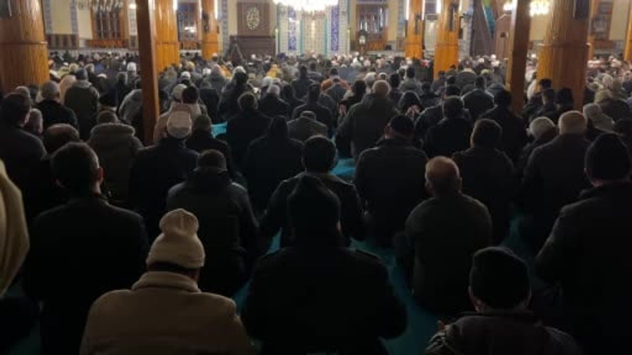 Konya'da Aileler Yeni Yılın İlk Sabah Namazında Kapu Camii'nde Buluştu