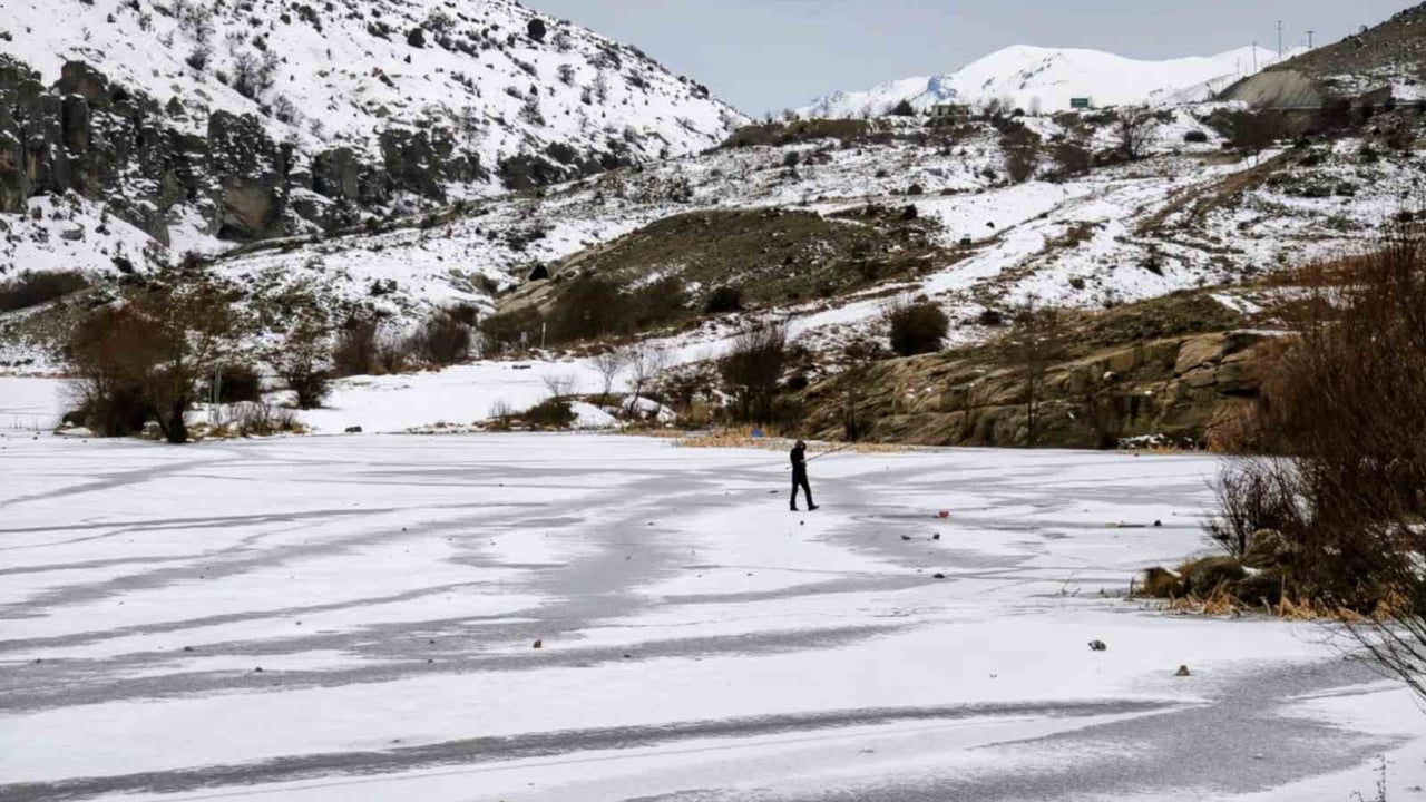 Konya'da Bulumya Göleti tamamen buz tuttu