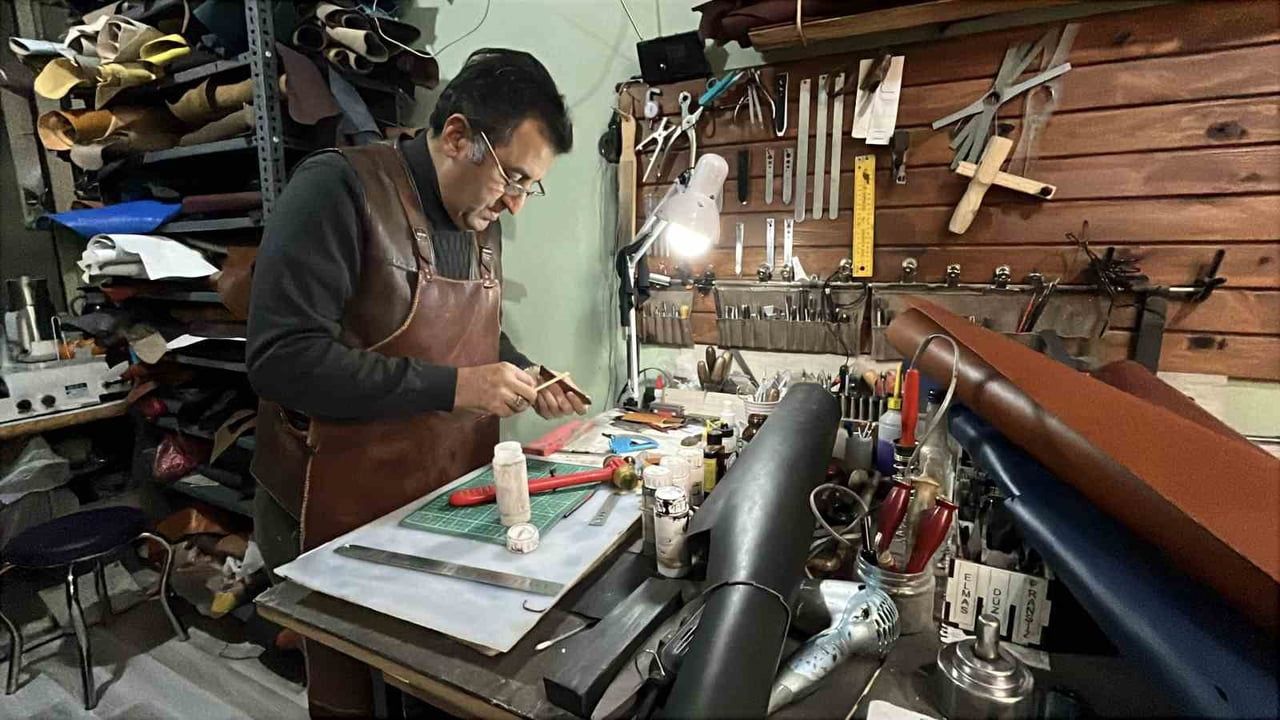 Konya'da el yapımı deri saat kordonları: Yavuz ve Sadiye Erdal'ın atölyesinden geleneksel estetik