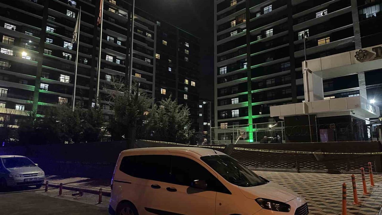 Konya'da ev içi silahlı saldırı: Kardeş öldü, anne ağır yaralı, saldırgan intihar etti