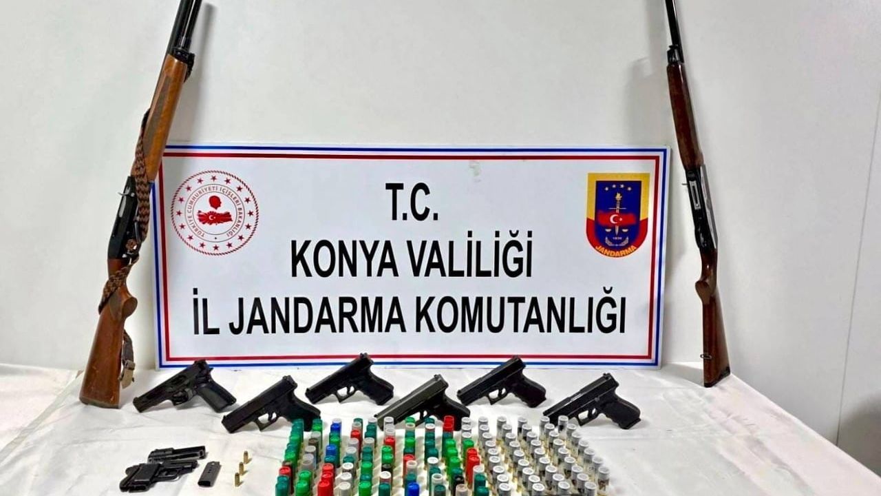 Konya'da jandarma operasyonu: 2 tutuklama, çok sayıda silah ve parça ele geçirildi