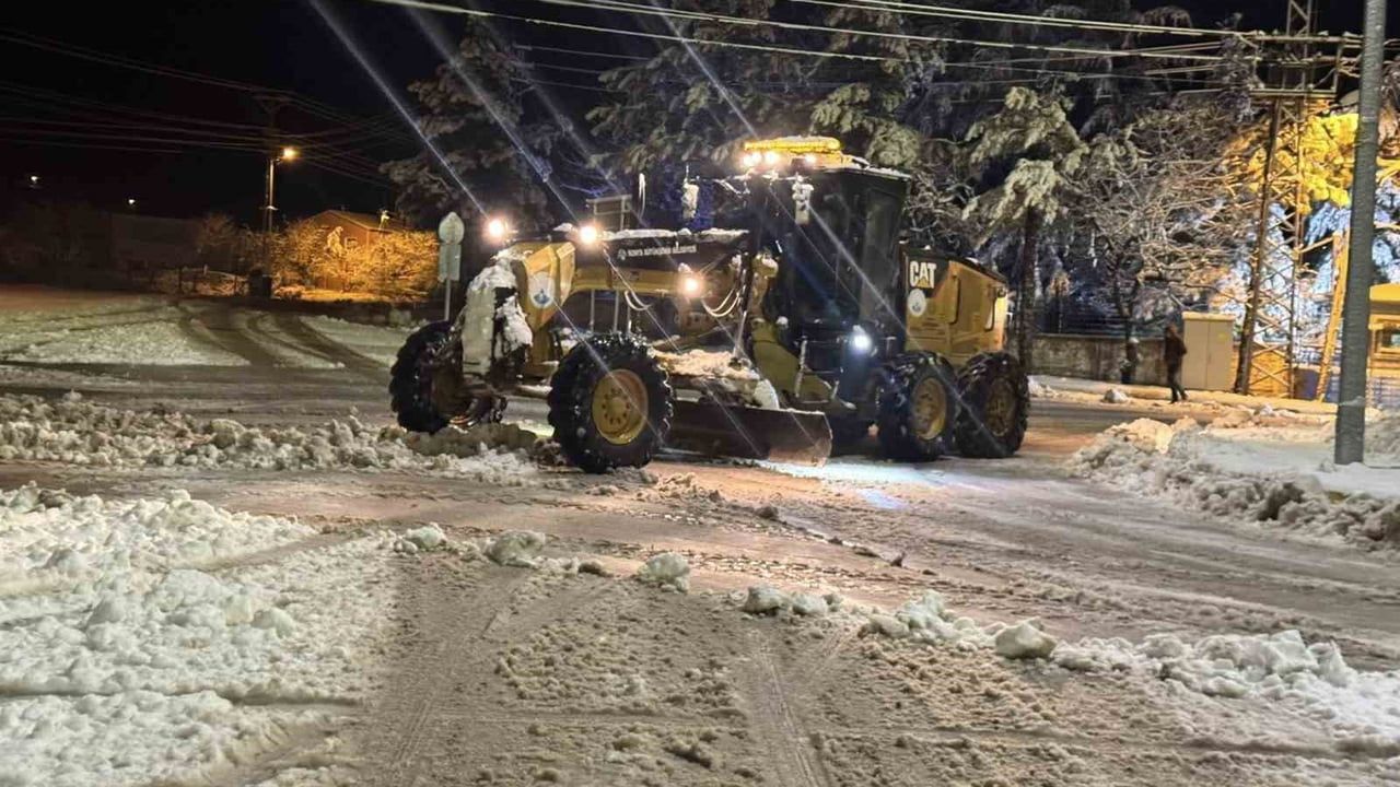 Konya Derbent'te kar yağışı: Aladağ ve ekili alanlar beyaza büründü