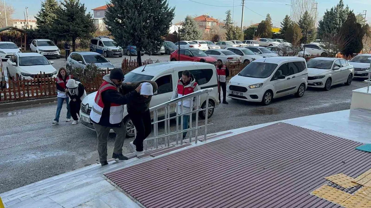 Konya Ereğli'de akaryakıt istasyonundan 13 bin lira gasp: 2 şüpheli tutuklandı