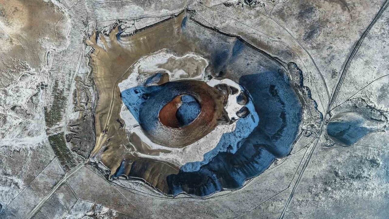 Konya'nın Karapınarında Karla Kaplanan Meke Gölü Göz Alıcı Manzara Oluşturdu