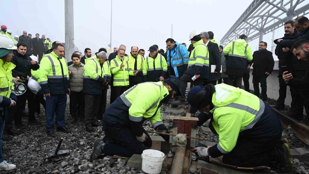 KONYARAY Banliyö Hattı'nda ray birleştirme kaynak töreni yapıldı