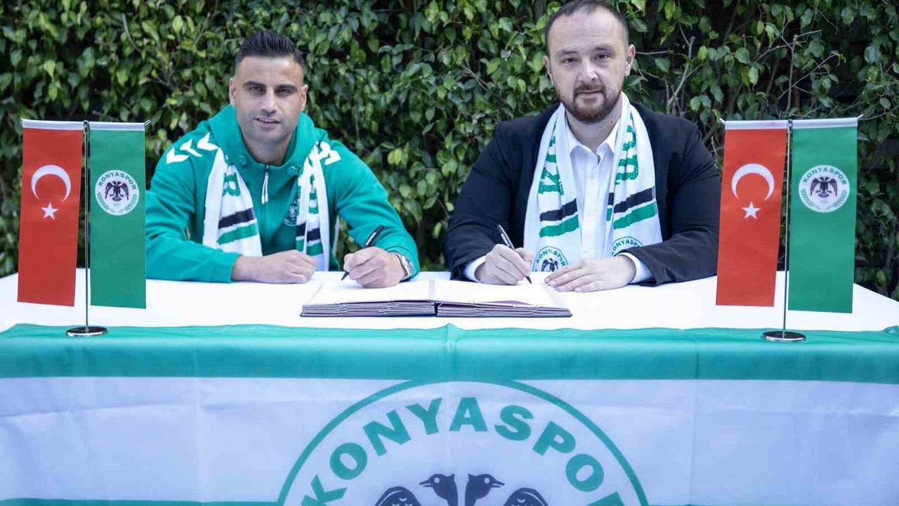Konyaspor, Deniz Türüç ile 2,5 yıllık sözleşme imzaladı