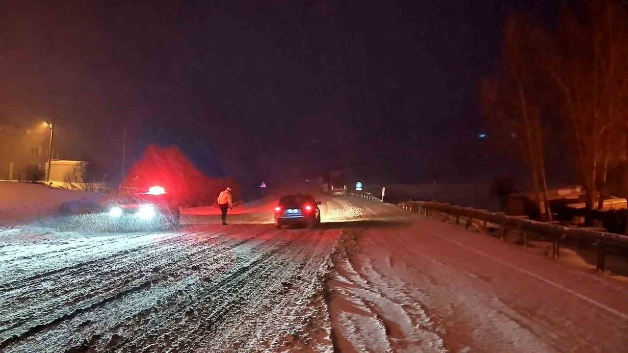 Kop Dağı Geçidi’nde ulaşım yeniden sağlandı
