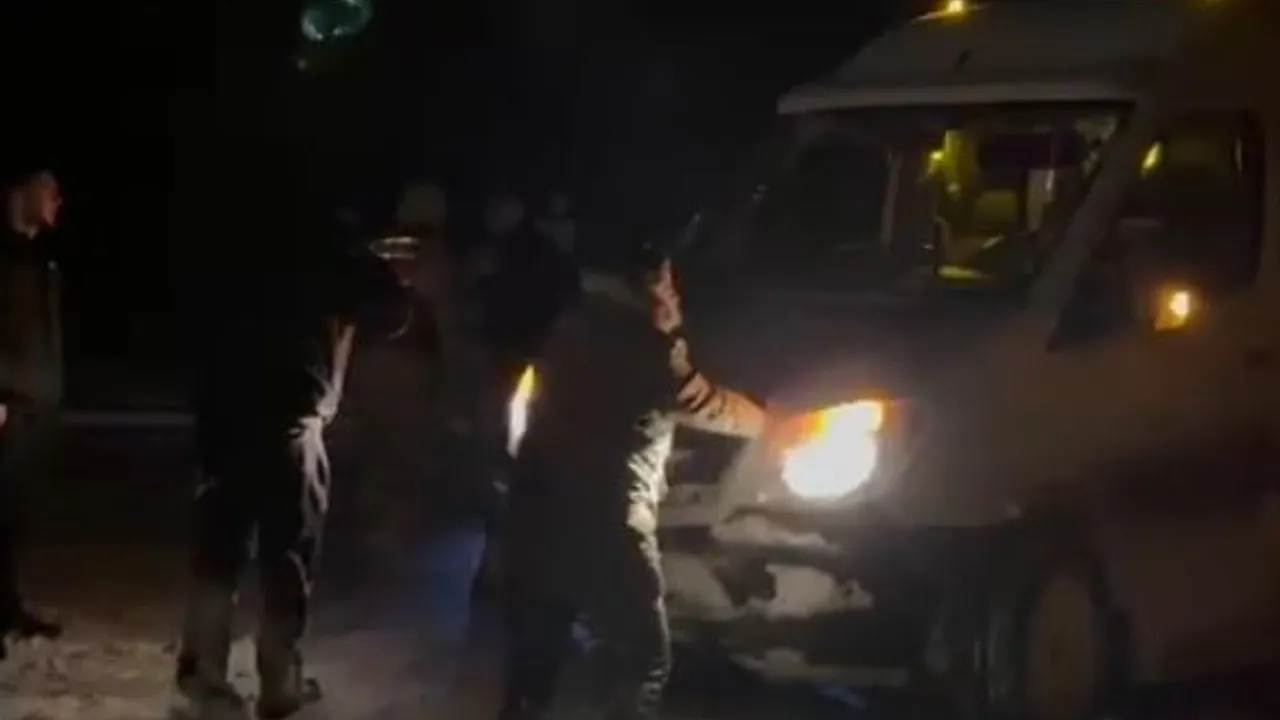 Kop Dağı Geçidi’nde yoğun tipi ulaşımı aksattı