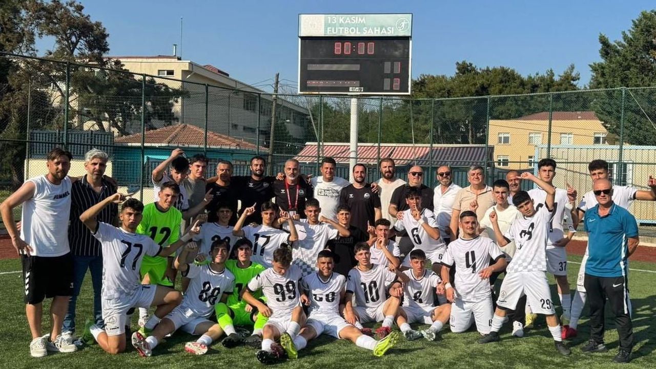 Körfez Belediyesi’nin Ücretsiz Futbol Okullarında 580 Öğrenci Eğitim Alıyor