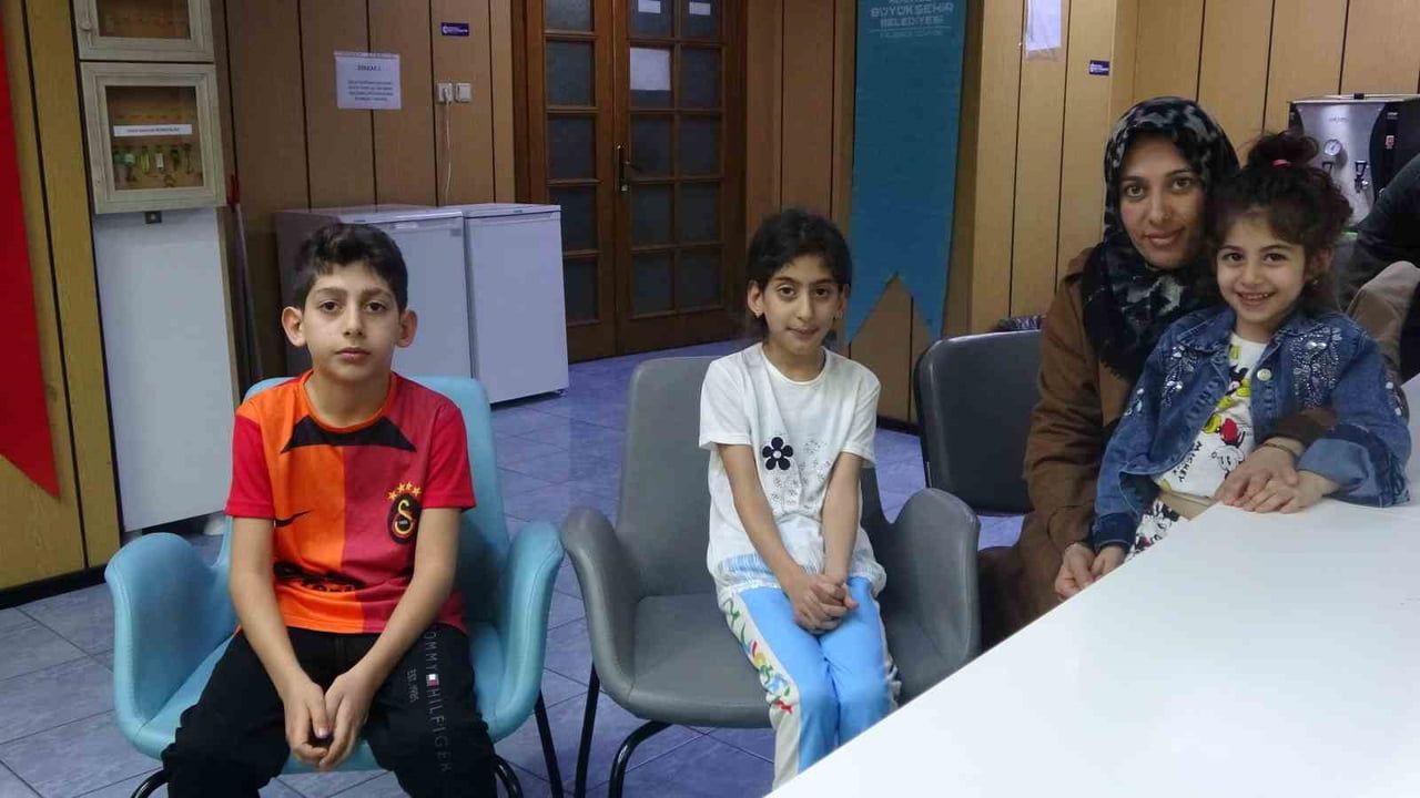 Körfez'de eşi hapse giren anne, 3 çocuğuyla hastane mescidine sığındı