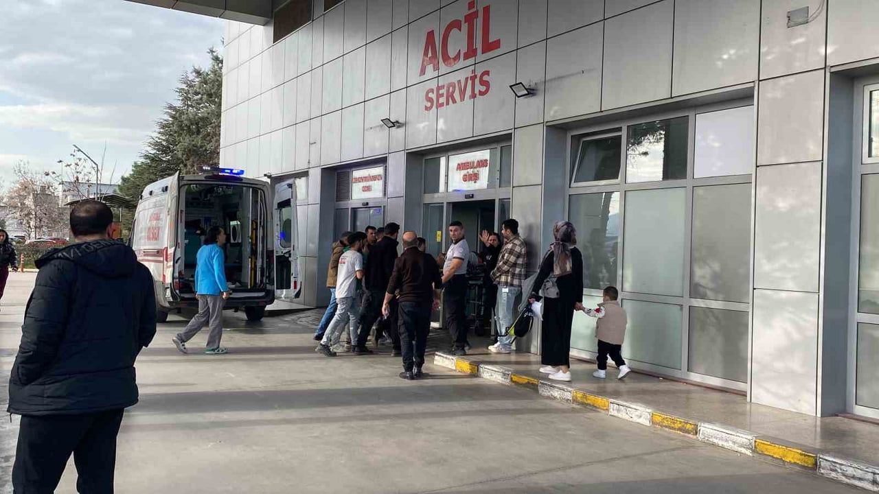 Körfez'de inşaattan düşen 54 yaşındaki işçi çok sayıda kırıkla hastaneye kaldırıldı