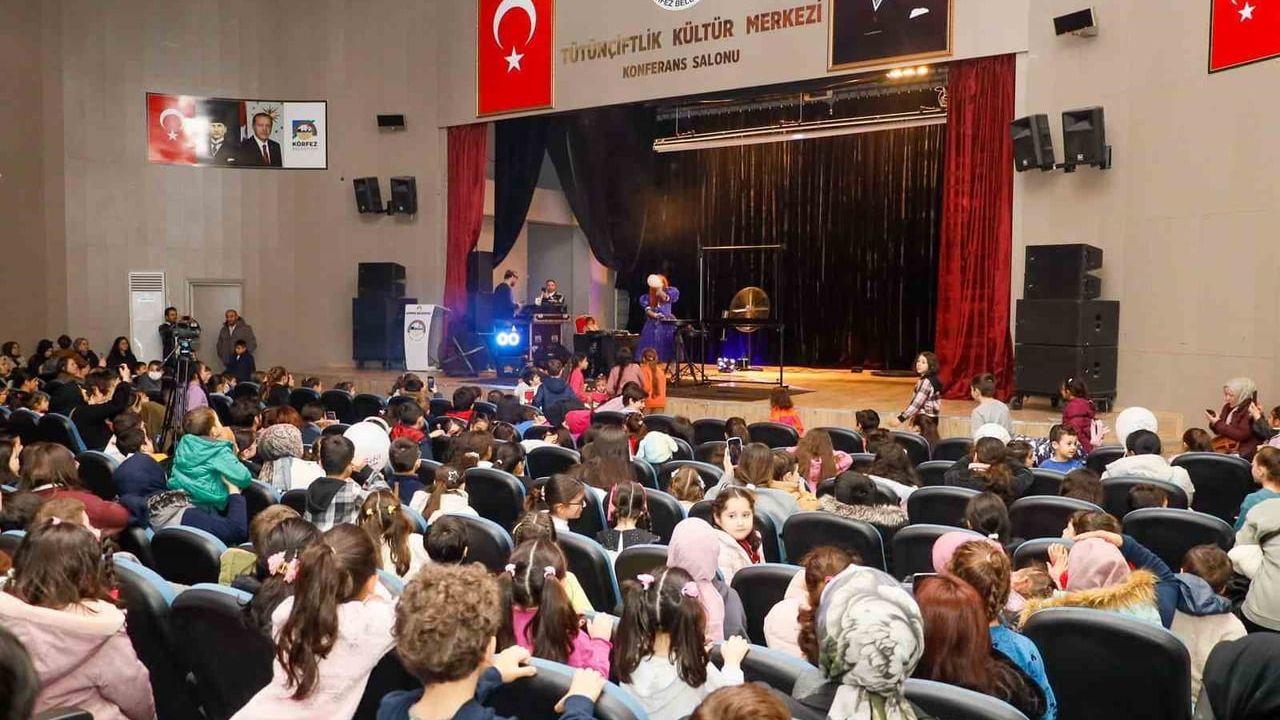 Körfez'de Yarıyıl Tatilinde Çilek Abla ve Bubble Show Gösterisi