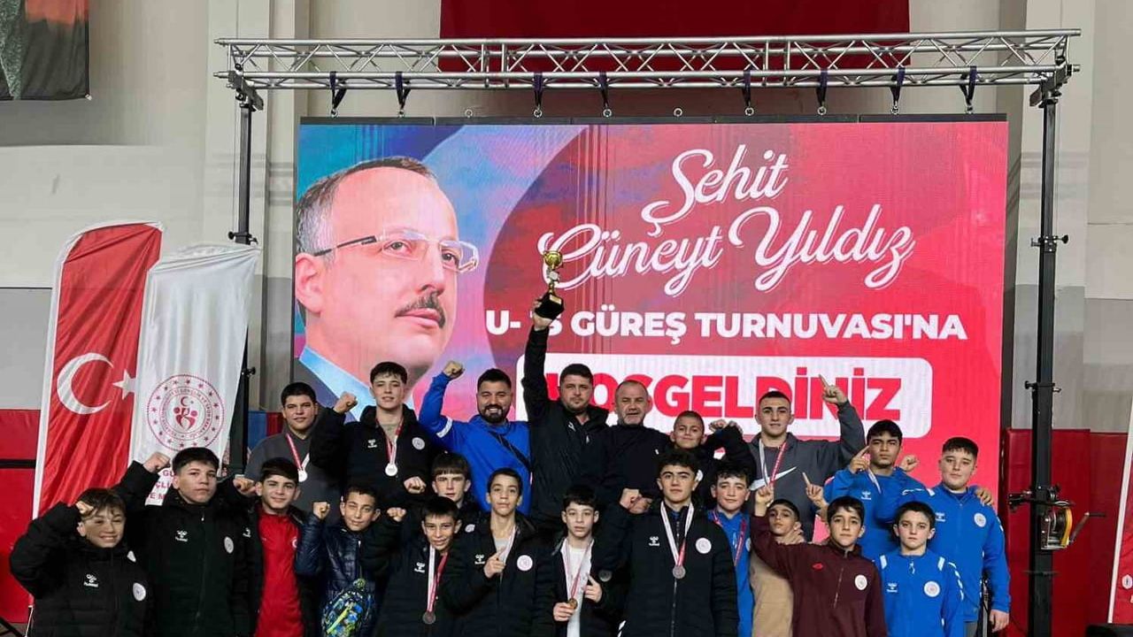 Korkuteli Cengiz Elbeye Güreş Eğitim Merkezi Bursa’dan 9 Madalya ile Döndü