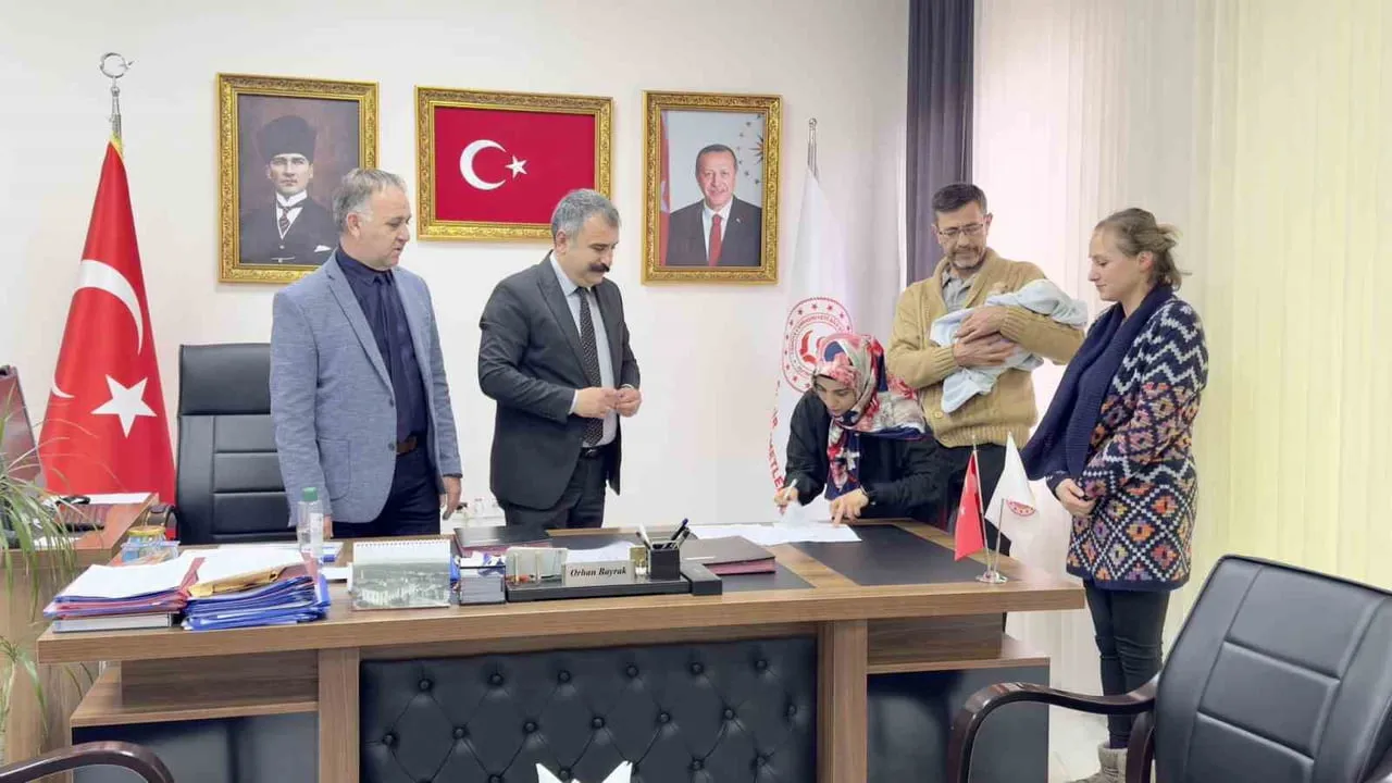 Koruyucu Aile Modeliyle Bir Bebek Kurum Bakımına Girmeden Ailesine Kavuştu