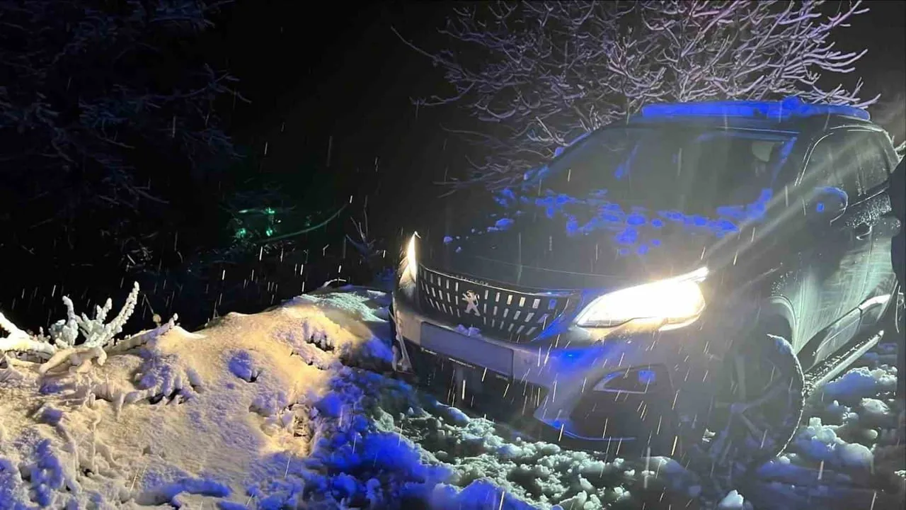 Köşk'te kar yağışı: Mahsur kalan aile jandarma ve belediye ekiplerince kurtarıldı