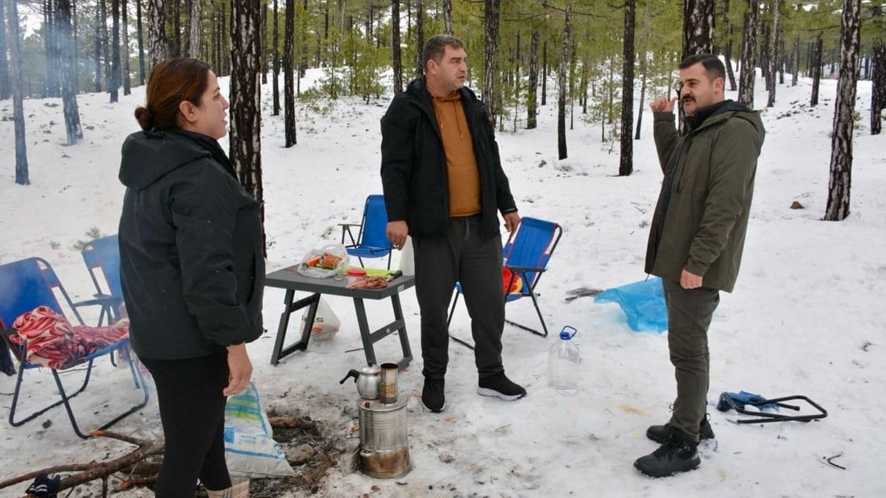 Köyceğiz Sandras Dağı'nda kar keyfi: Kaymakam Mert Kumcu vatandaşlara katıldı