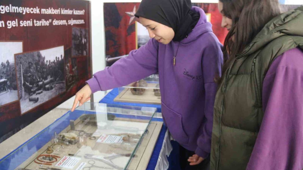 Kozan'da Çanakkale Savaşları Gezici Müze Sergisi açıldı