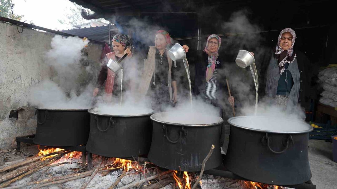 Kozan’da Dalında 5 TL Olan Turunç, Kadın Girişimiyle Kara Kazanda Reçel ve Ekşiye Dönüşüyor