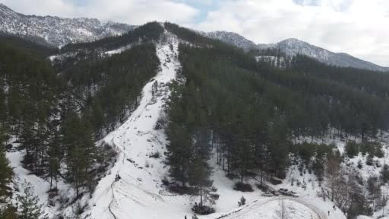Kozan'da kar yağışı: Horzum Yaylası ve Çulluuşağı'nda kardan adam, sucuk ekmek ve şalgamlı eğlence