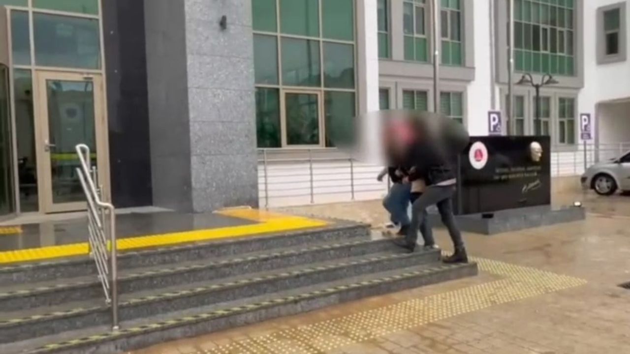 Kozan'da uyuşturucu operasyonu: 5 bin 473 hap ve silah ele geçirildi, şüpheli A.E.E. tutuklandı