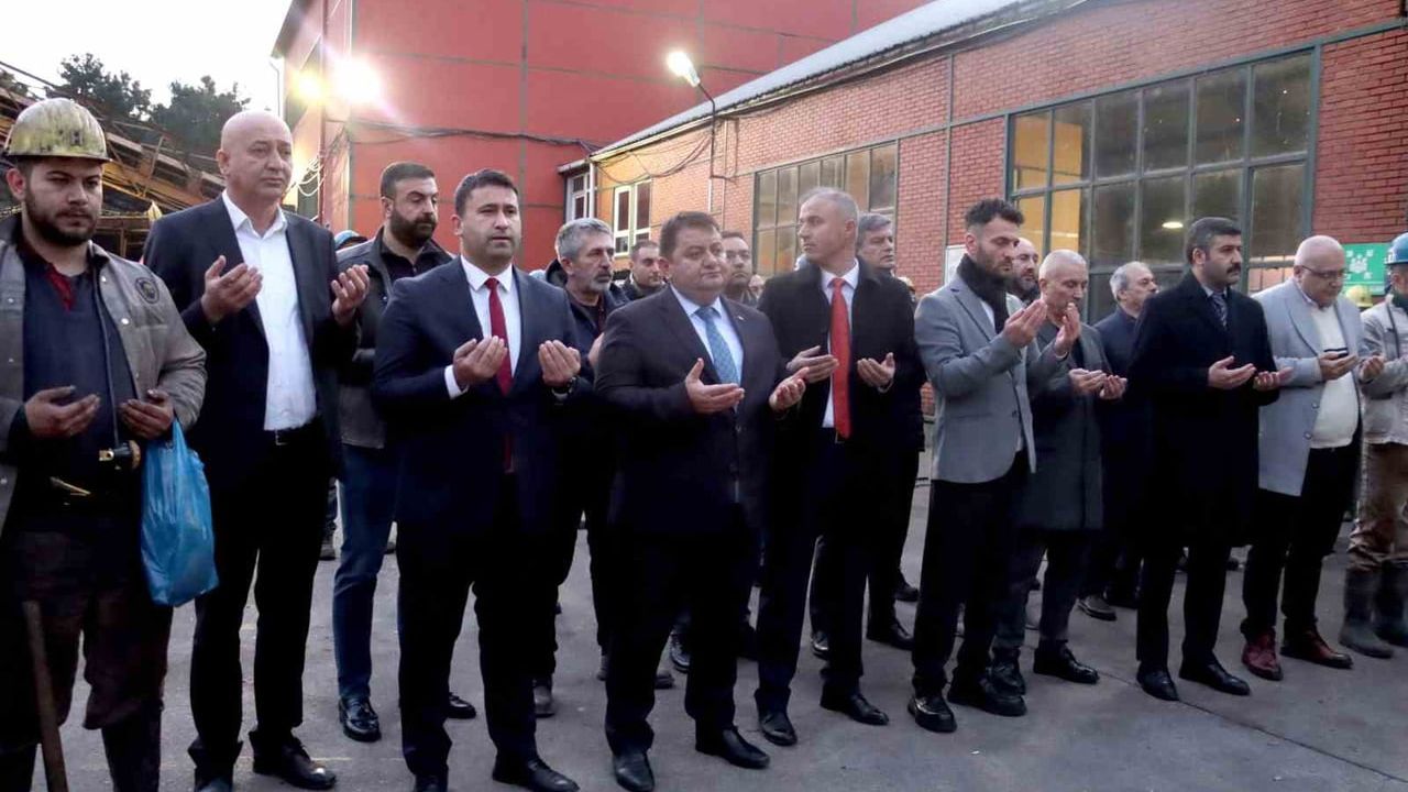 Kozlu'da 7 Ocak 2013 kazasında yaşamını yitiren 8 işçi dualarla anıldı