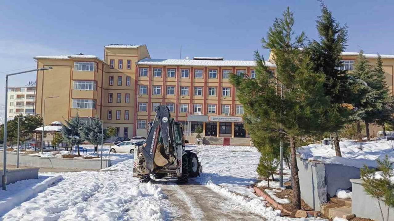 Kozluk'ta taşımalı eğitim ve ilçe merkezi dışındaki okullarda eğitime 1 gün ara