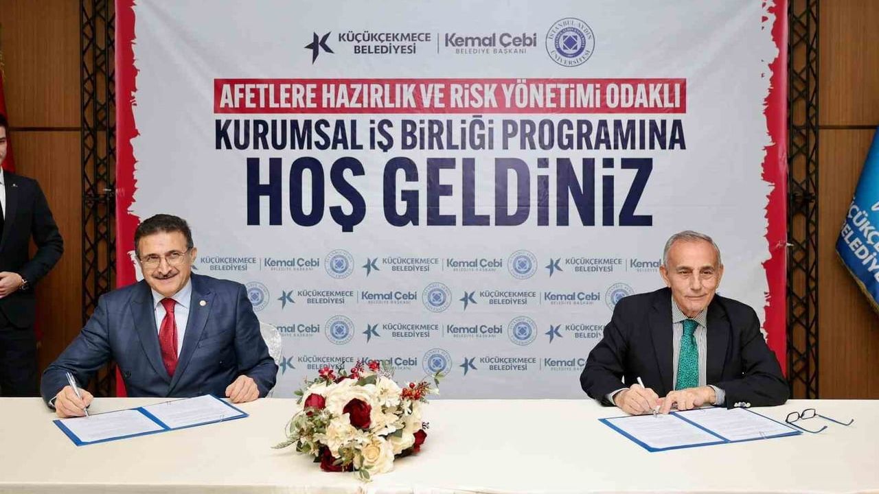 Küçükçekmece Belediyesi ve İstanbul Aydın Üniversitesi Afetlere Hazırlık Protokolü İmzaladı