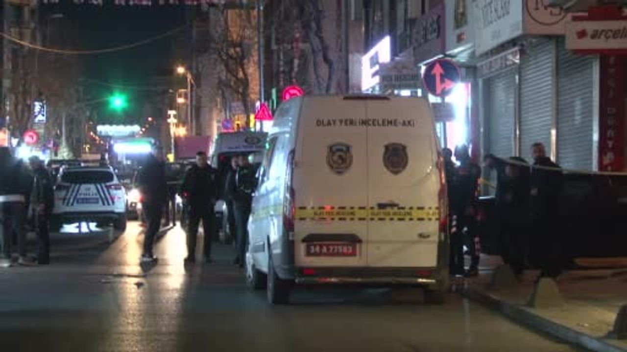 Küçükçekmece'de silahlı saldırı: 2 kişi yaşamını yitirdi, 1 ağır yaralı