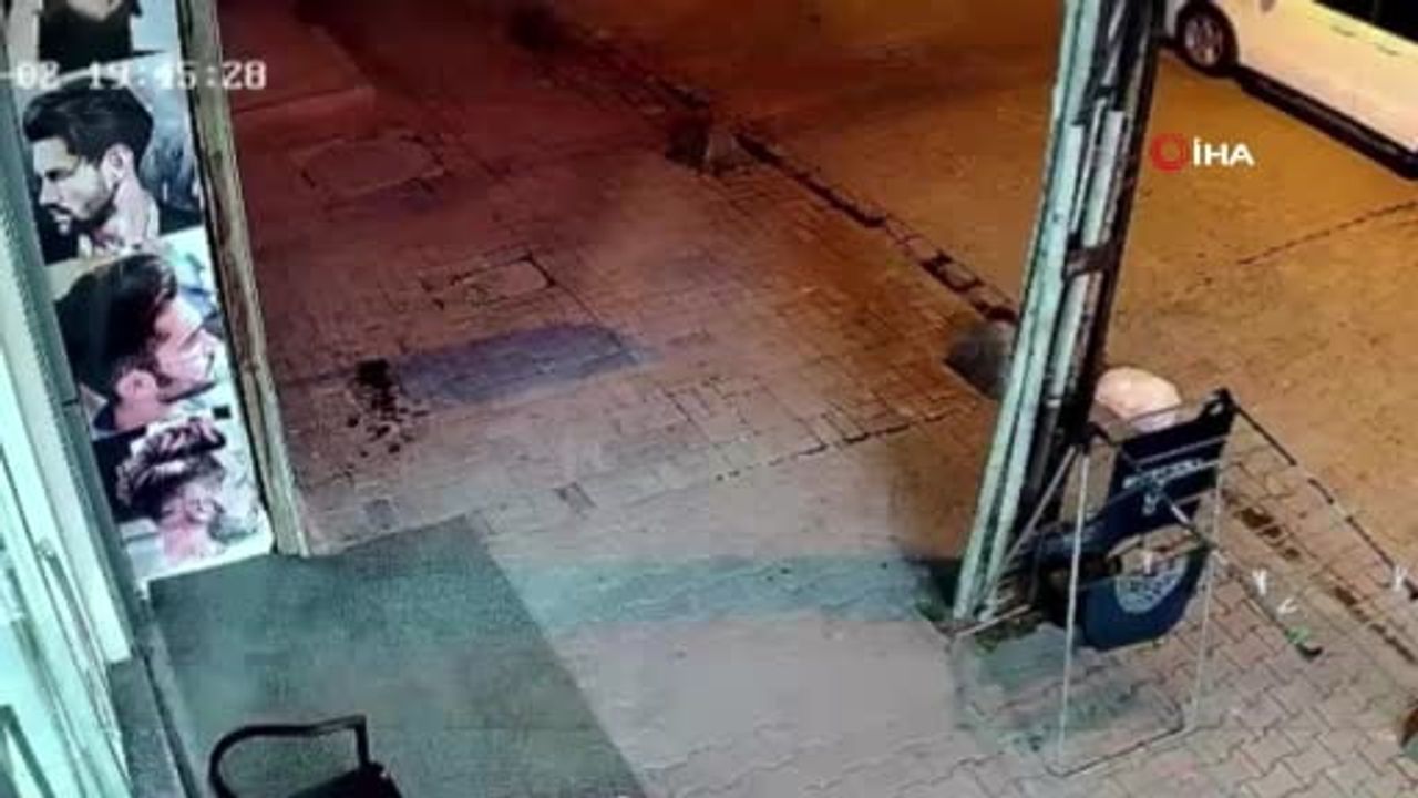 Küçükçekmece'de silahlı saldırıda 2 kişi hayatını kaybetti, olay anı kameraya yansıdı