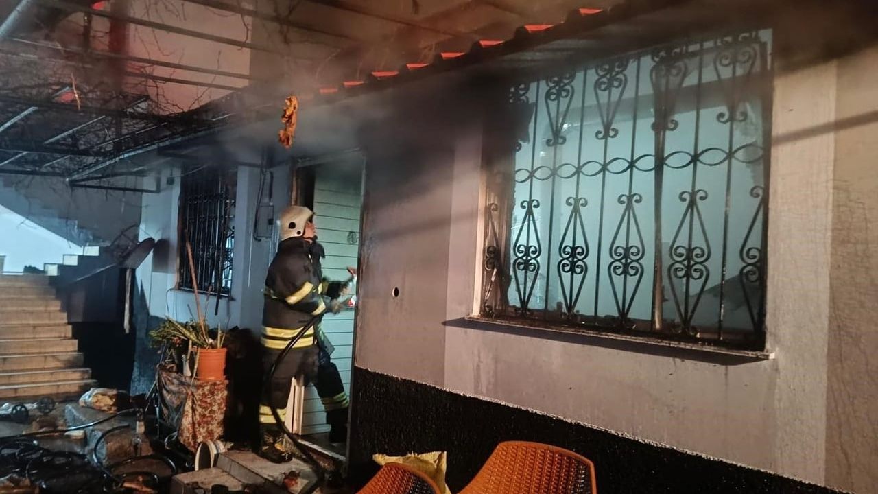 Kumlu'da müstakil ev yangını kontrol altına alındı