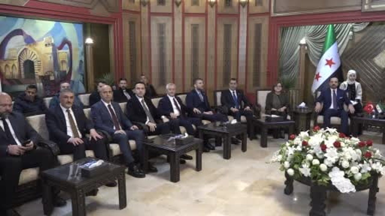 Kürşad Zorlu başkanlığındaki heyet Halep Valiliğini ziyaret etti: İnsani koridor ve yeniden imar iş birliği konuşuldu