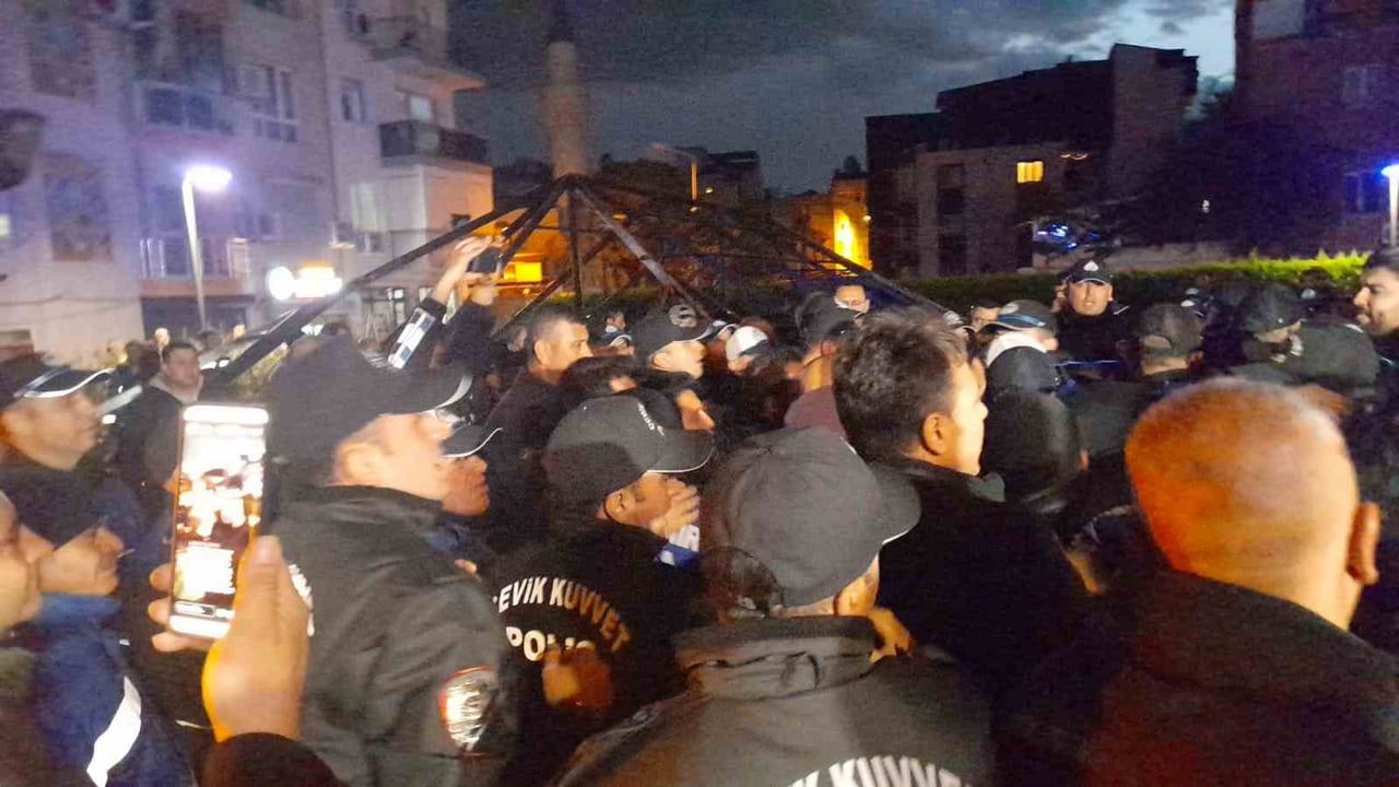 Kuşadası Meclis Üyesi Tümer Apaydın: Hizmetlerin Aksamaması İçin Çadır Kurduk