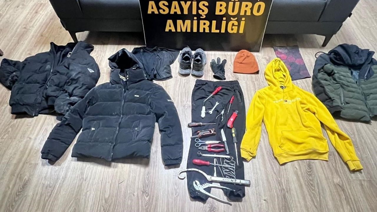 Kuşadası'nda 6 hırsızlık suçundan aranan S.C. yakalandı