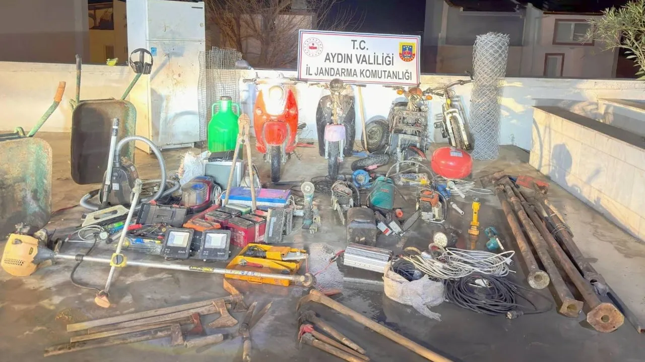 Kuşadası'nda sel sonrasında 4 eve hırsızlık: Şüpheli çalıntı eşyalarla yakalandı